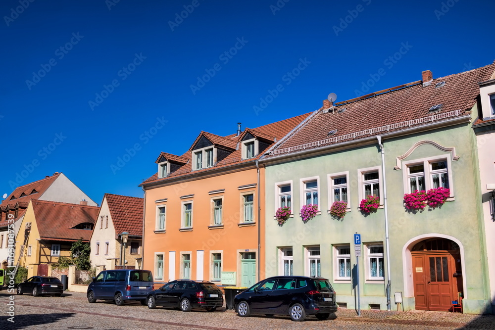 radebeul, deutschland - sanierte häuserzeile im stadtviertel kötzschenbroda