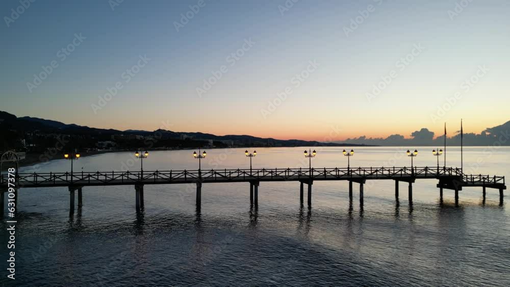 bonito embarcadero en una playa de la ciudad de Marbella en la Costa del Sol, Andalucía bonito embarcadero en una playa de la ciudad de Marbella en la Costa del Sol, Andalucía