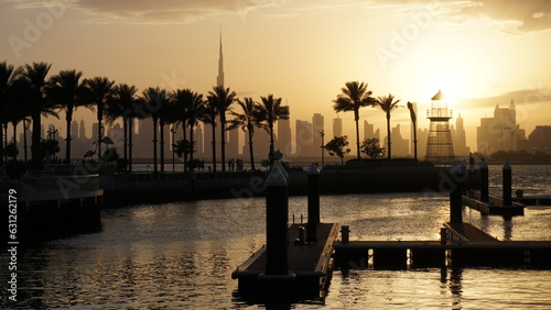 Skyline de Dubai, desde Dubai Creek.