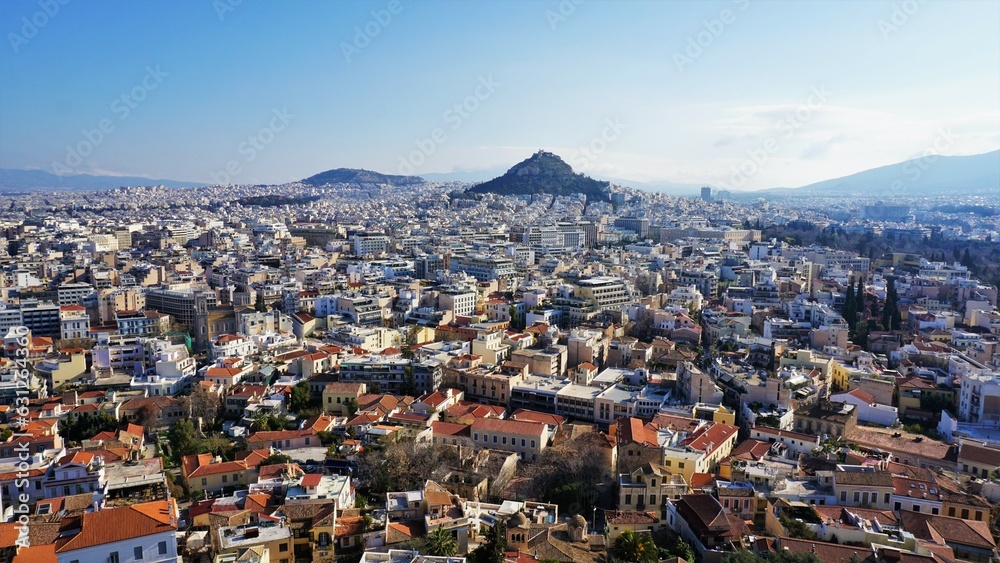 La ciudad de Atenas, vista desde arriba de una montaña.