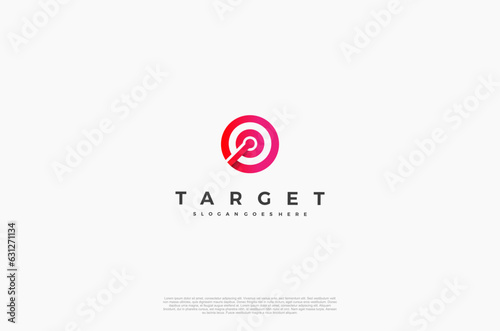Simple arrow center target point logo concept. Vector Illustration