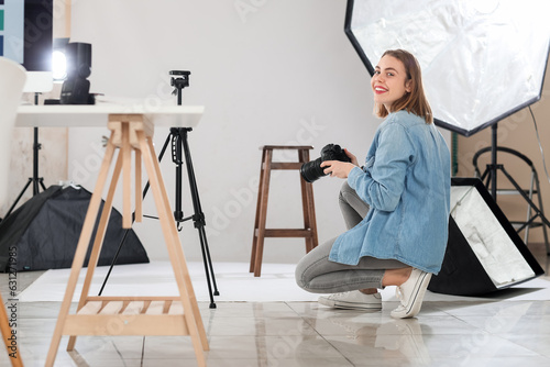 Female photographer with pr...