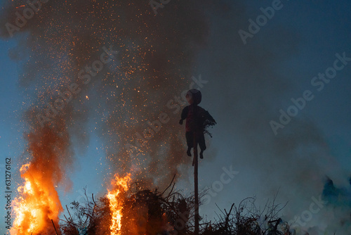 Osterfeuer mit Hexenverbrennung als Tradition