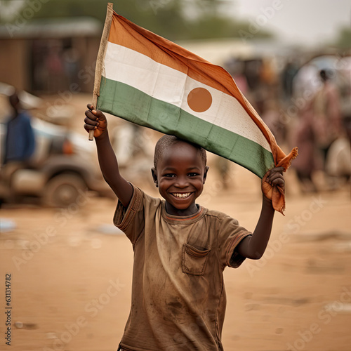 Garçon Nigérien arborant le drapeau du Niger photo