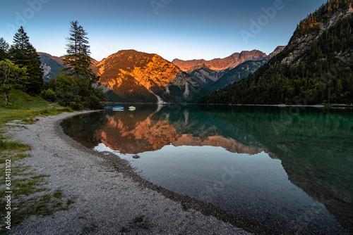 Alpenglühen am idyllischen Plansee in Tirol, Breitenwang, Österreich photo