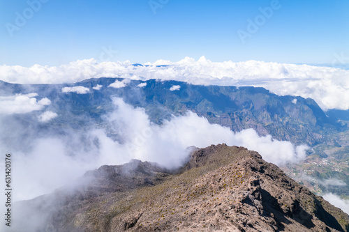 Randonnée Maïdo Grand Bénare et vue aérienne par drone du Cirque de Mafate et Piton des Neiges, Saint-Paul,   Île de la Réunion Tourisme © Sylvain