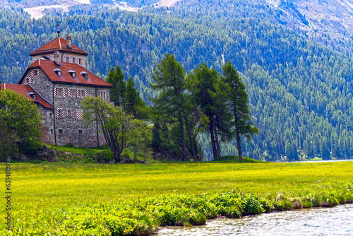 Schloss Crap da Sass in Surlej am Ufer des Silvaplanersees (Oberengadin, Schweiz)