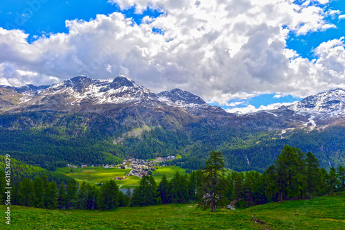 Blick auf die  Bernina-Alpen im Schweizer Kanton Graubünden © Ilhan Balta