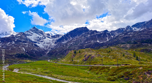 Die Bernina-Alpen am Berninapass, Graubünden, Schweiz  © Ilhan Balta