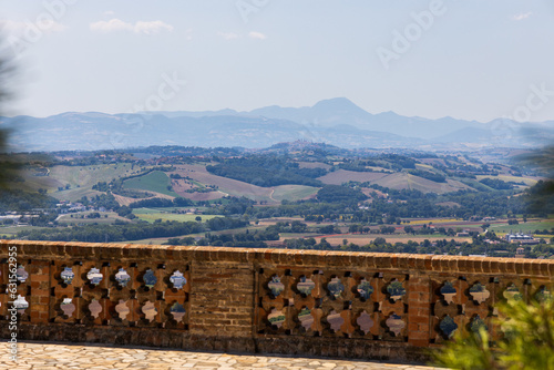 Foto Scorcio del borgo marchigiano di Osimo e dei suoi paesaggi cirocstanti