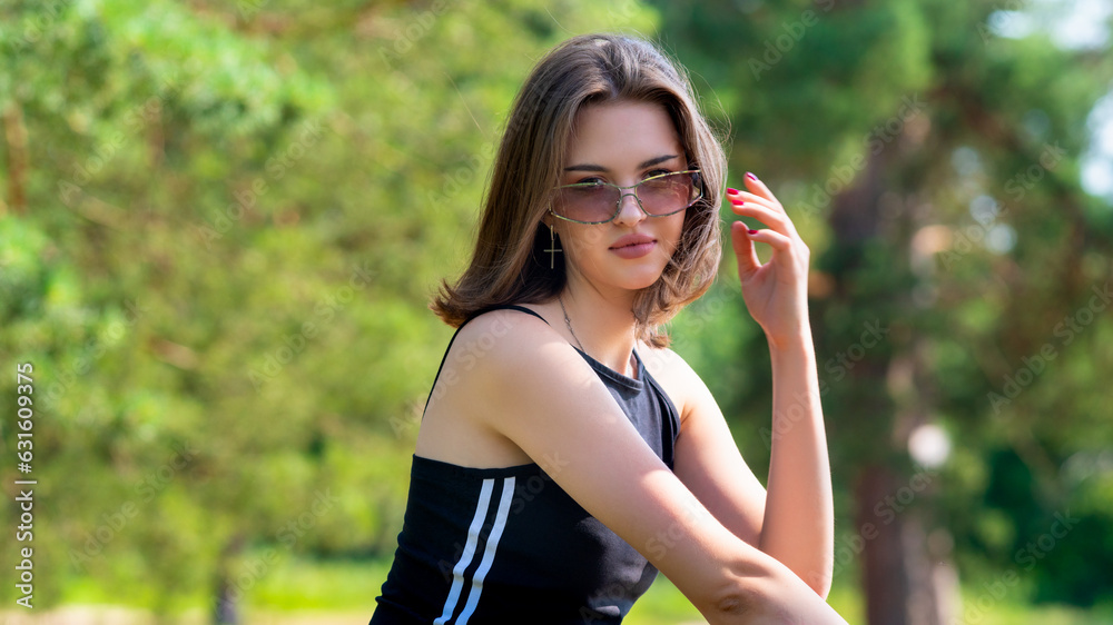 Young woman in sunglasses, closeup