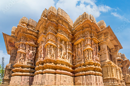 Obraz na płótnie The Sun Temple at Modhera is an ancient Hindu temple located in the western state of Gujarat, India. Built in the 11th century during the reign of the Solanki dynasty, the temple was dedicated to Sun w salonie