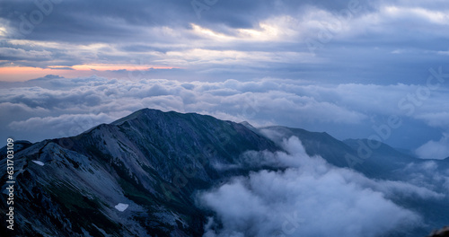 白馬岳から続く稜線を歩く
