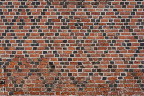 sehr alte Ziegelmauer mit Muster
