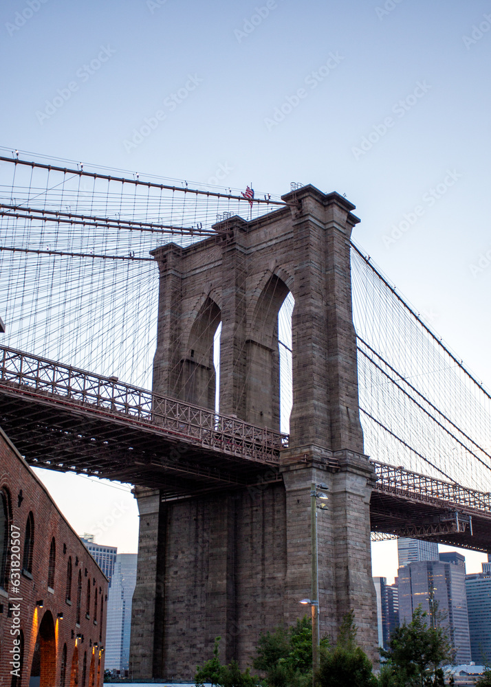 Fototapeta premium Brooklyn Bridge Elegance - New York City Icon