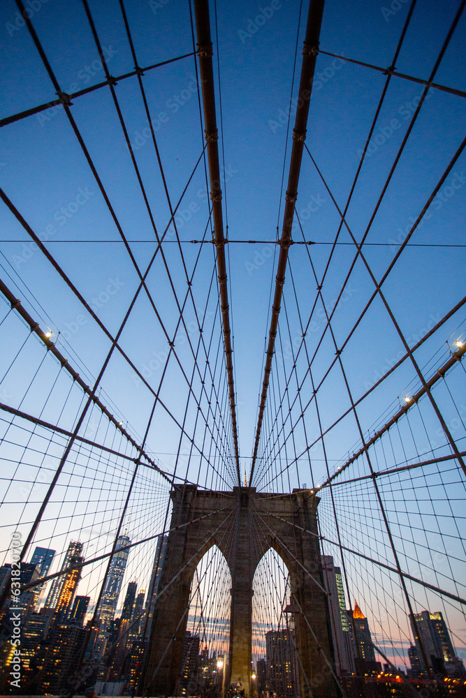Fototapeta premium Brooklyn Bridge Elegance - New York City Icon