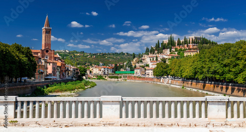 Blick von der Ponte Nuovo über die Etsch auf die Altstadt von Verona und Castel San Pietro in Italien photo