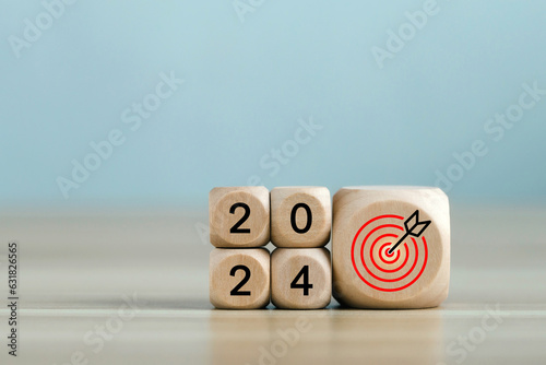 Tableau sur toile 2024 year with the target which prints screens on wooden cube bl