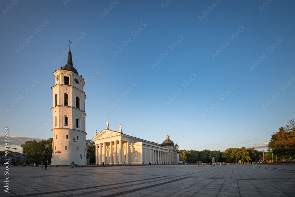 Kathedrale im Zentrum von Vilnius (Hauptstadt von Litauen) - obrazy, fototapety, plakaty 