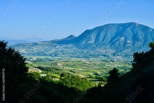 La valle del Taburno vicino alla città di Benevento . Sannio photo