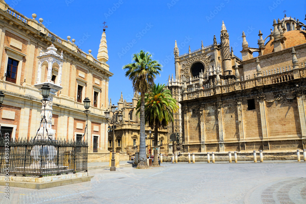 Obraz premium Beautiful architecture of Sevilla including the cathedral, Spain