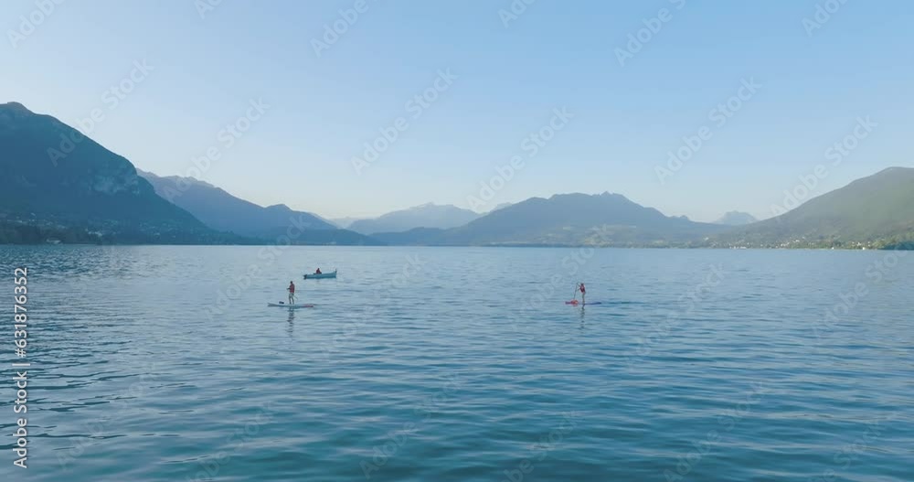 Paddle sur le lac d'Annecy au petit matin Paddle sur le lac d'Annecy au petit matin