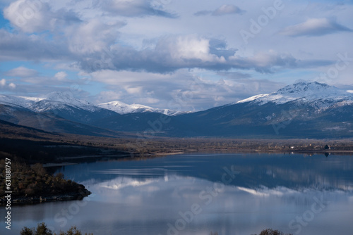 Fototapeta Naklejka Na Ścianę i Meble -  Panoramic view of mountains reflected on the water with clouds