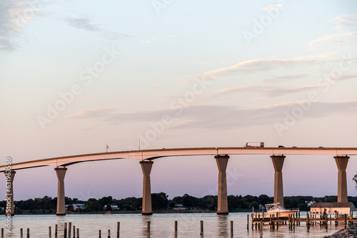 Carta da parati Solomons, Maryland USA A sunset view of the Solomons Island Bridge over the Patuxent River