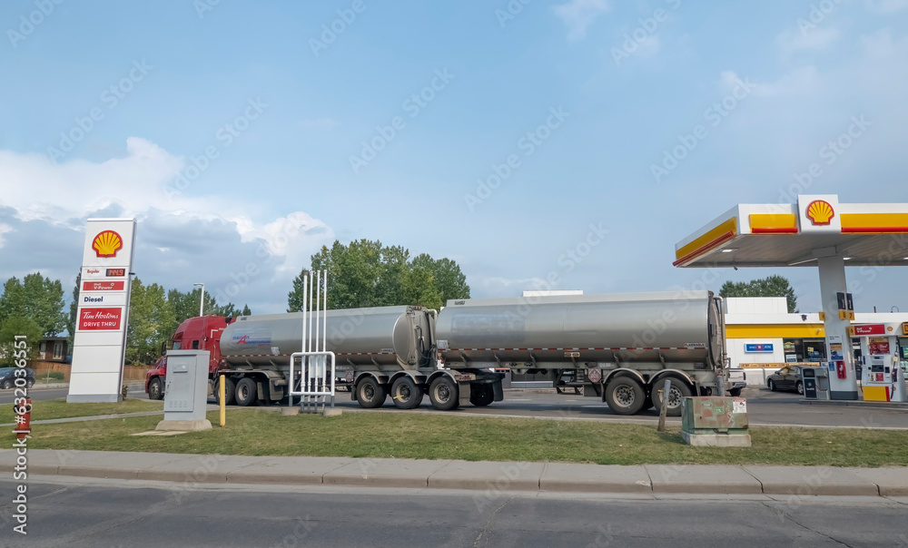 Calgary, Alberta, Canada. Aug 5, 2023. A Shell Gas station getting