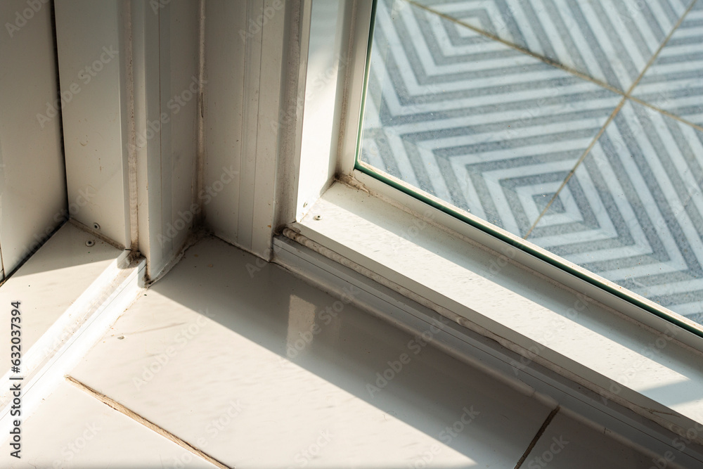 Obraz premium Stains In Corner Room.