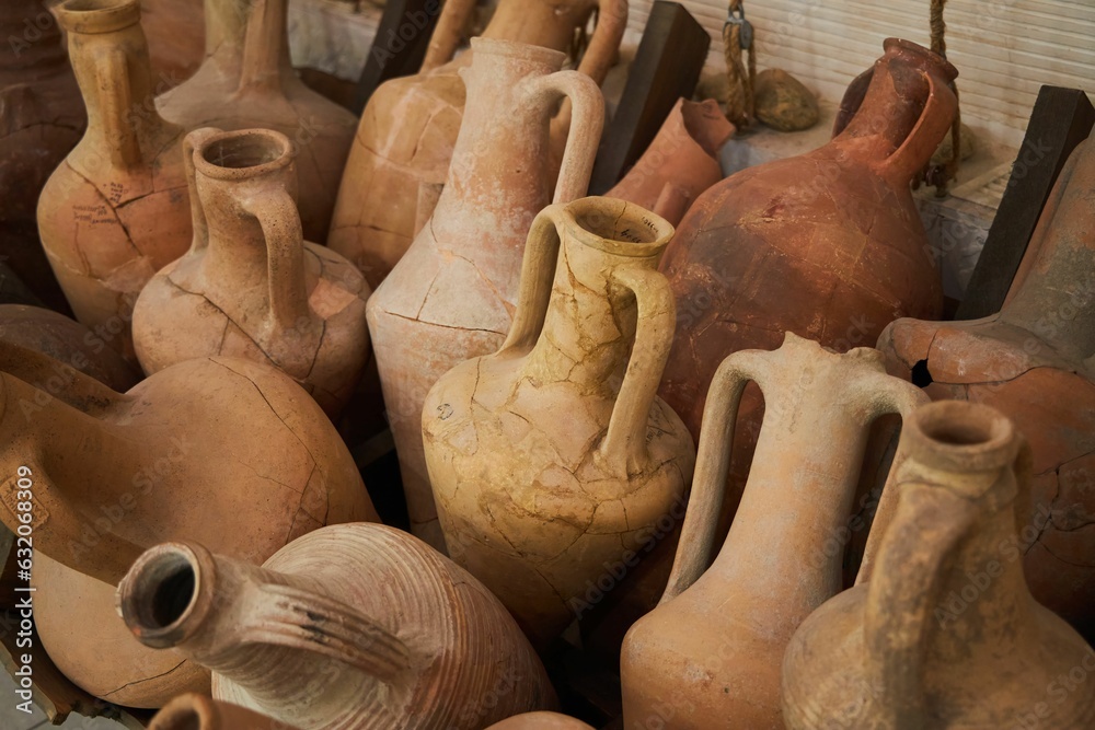 Φωτογραφία Ancient jugs and amphorae from Ancient Greece.