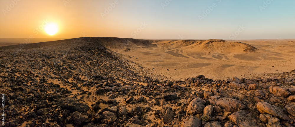 Eye of the Sahara Desert at sunset  - obrazy, fototapety, plakaty 