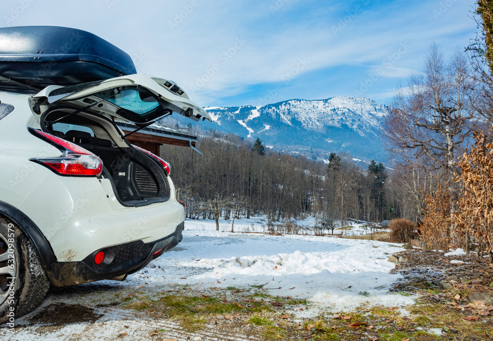Fototapeta premium Open trunk of the car arrived at winter vacation destination