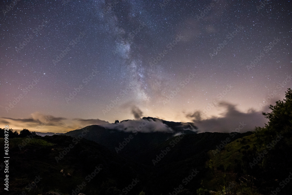 Fototapeta premium Milky way in Puigsacalm peak, La Garrotxa, Spain