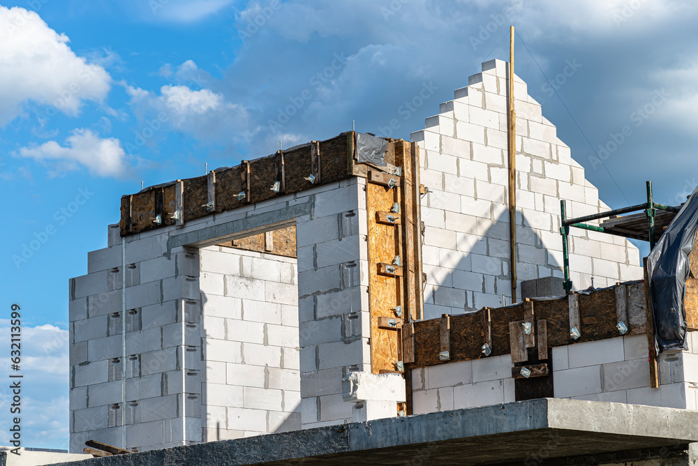 Wooden formwork made of shuttering boards of the gable wall rim and lintels. Wooden formwork made of shuttering boards of the gable wall rim and lintels.
