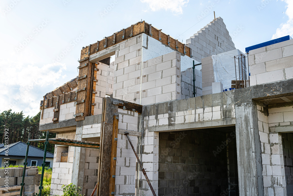 Wooden formwork made of shuttering boards of the gable wall rim and lintels. Wooden formwork made of shuttering boards of the gable wall rim and lintels.