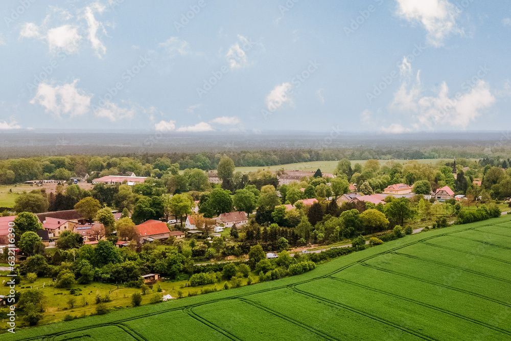 Dorf in hohen Neuendorf aus Drohnenansicht