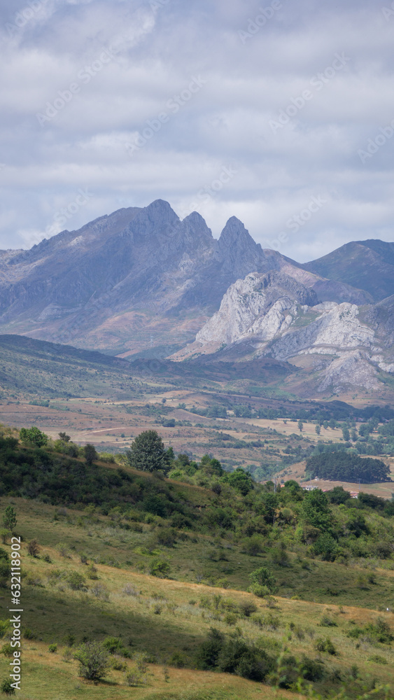 Fototapeta premium Mountain landscape on a cloudy day