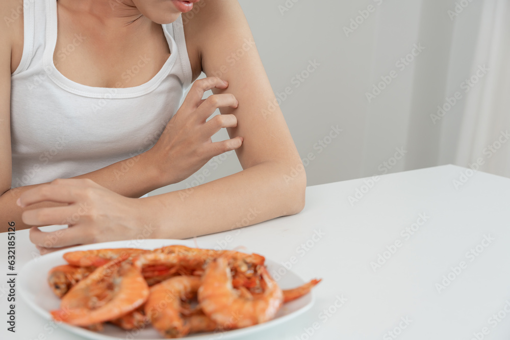 food allergies, women have reactions itching and redness after eating