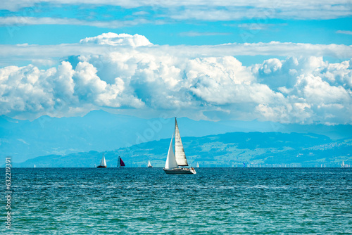 Fotografie Sailboats cruising on Lake Constance