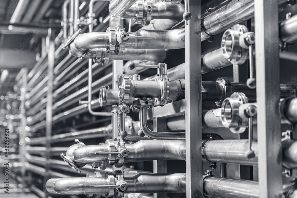 Pipes stainless steel brewing equipment, large reservoirs or tanks in ...
