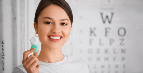Young woman with contact le...