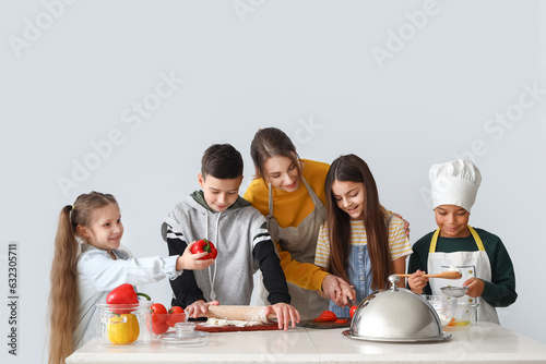 Female chef with group of l...