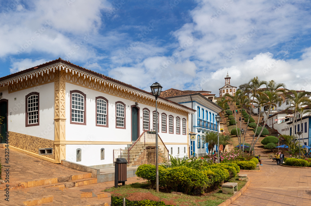 Beautiful historic mansion in João Pinheiro square