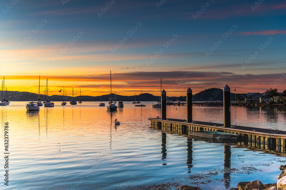 Fototapeta premium Beautiful sunrise with high cloud and boats on the water