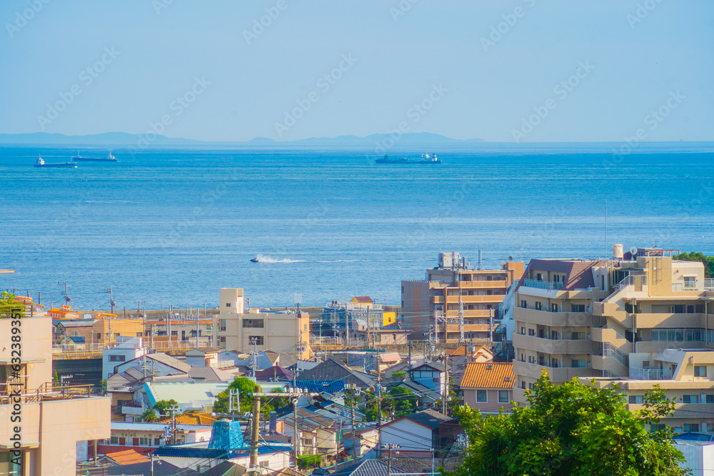 Obraz premium 海と街並み