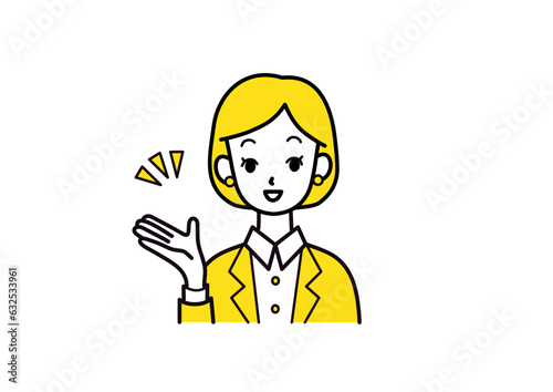 笑顔で紹介するスーツの女性