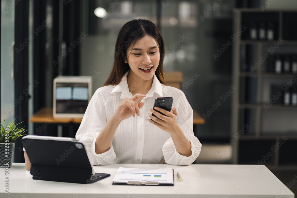 Businesswoman using mobile phone to chat with friends during free time.