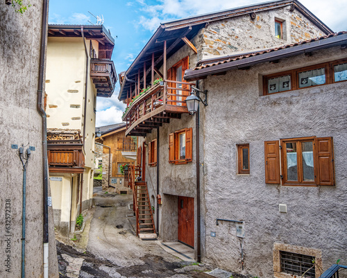 Fototapeta Naklejka Na Ścianę i Meble -  Small streets of Tenna near lake Caldanazzo in Italy