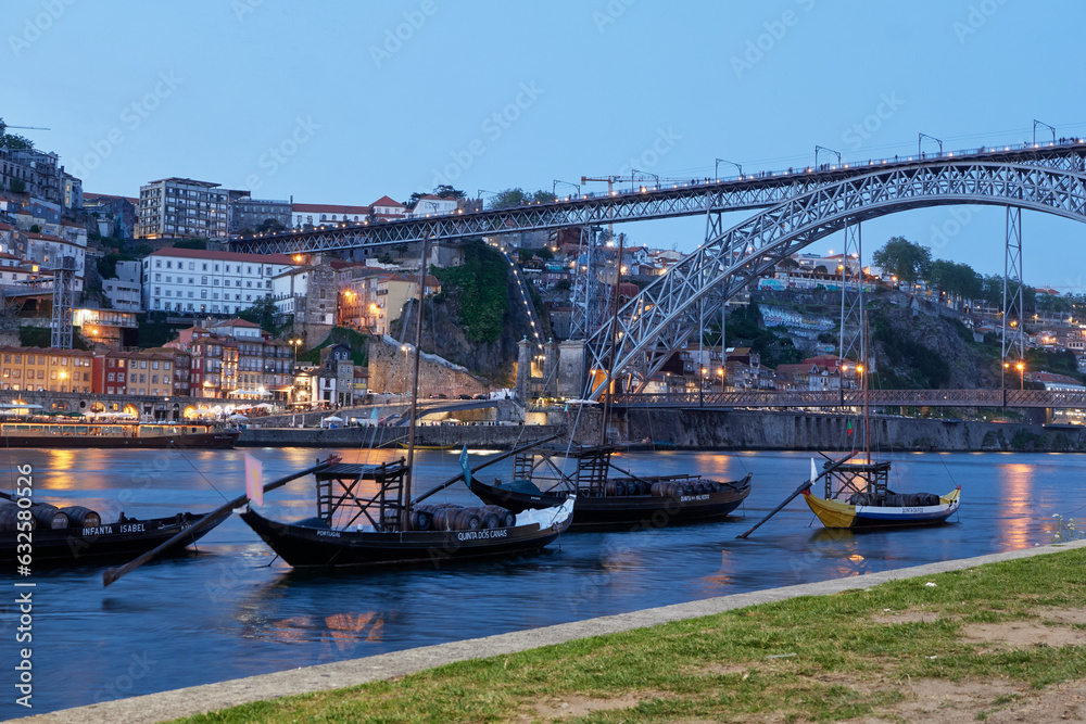 Obraz premium bridge over the river